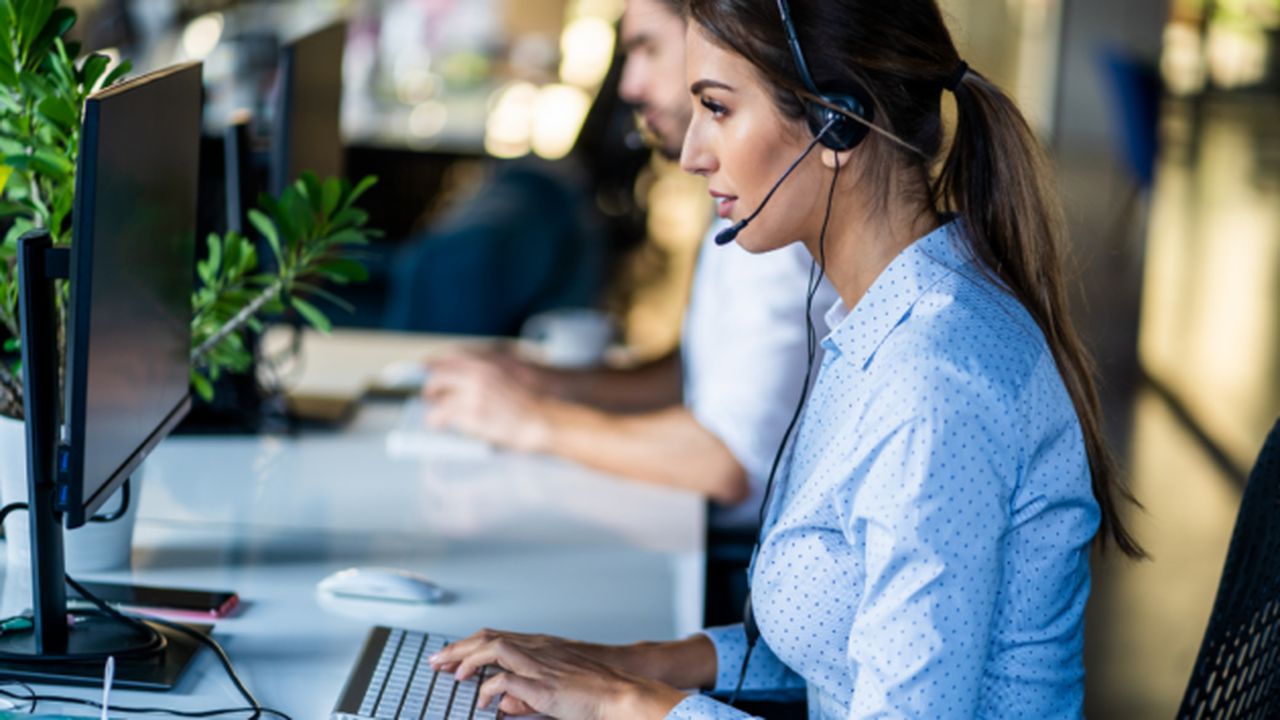 Senatul a aprobat o nouă inițiativă legislativă. Operatorii de la call-center trebuie să răspundă la apeluri în maximum cinci minute