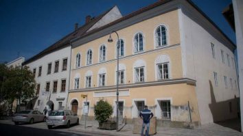 FOTO. Casa în care a copilărit Adolf Hitler va fi transformată într-un centru pentru cea mai mare organizație pentru drepturile omului din Austria