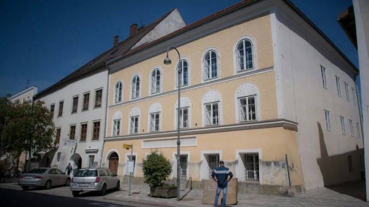 FOTO. Casa în care a copilărit Adolf Hitler va fi transformată într-un centru pentru cea mai mare organizație pentru drepturile omului din Austria