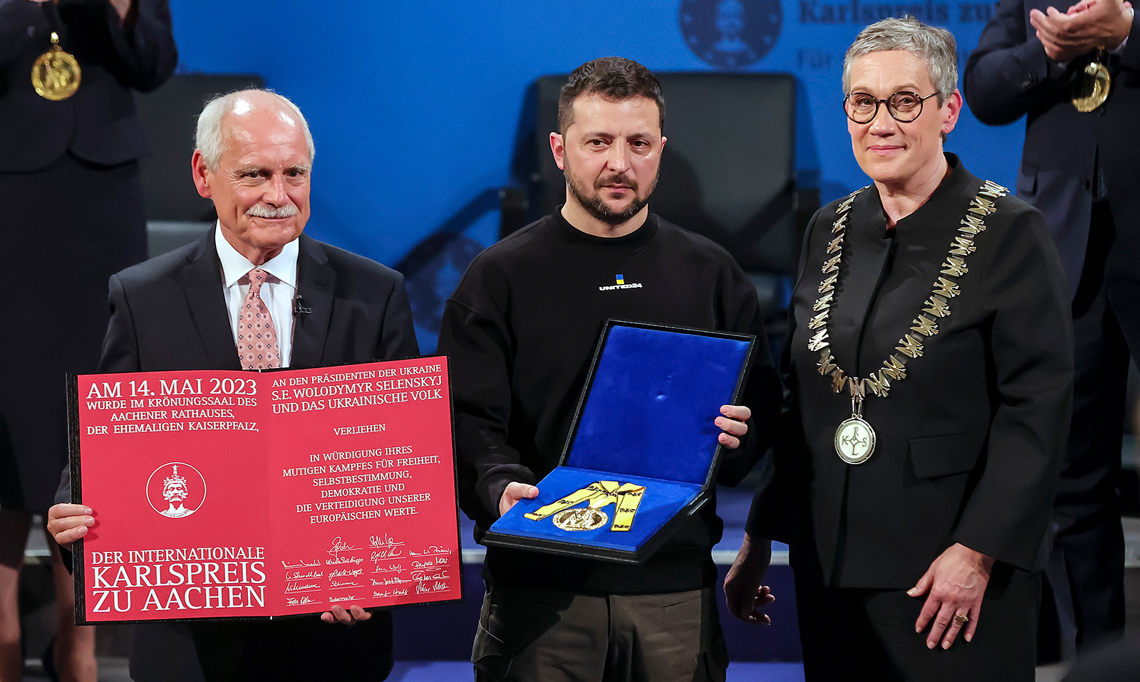 Volodimir Zelenski a primit prestigiosul premiu Charlemagne al Germaniei. Cancelarul german promite arme în valoare de 2,7 miliarde de euro pentru Ucraina