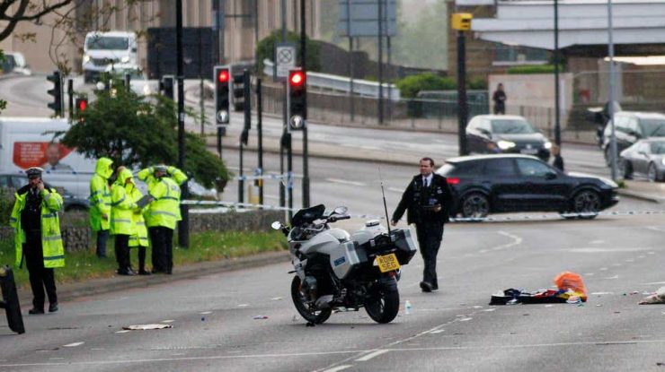 O femeie de 81 de ani a murit după ce a fost lovită de o motocicletă care făcea parte din escorta de poliție a regalității britanice