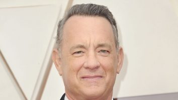 Tom Hanks se alătură scriitorilor greviști de la Hollywood: „Ne aflăm la o răscruce evolutivă”