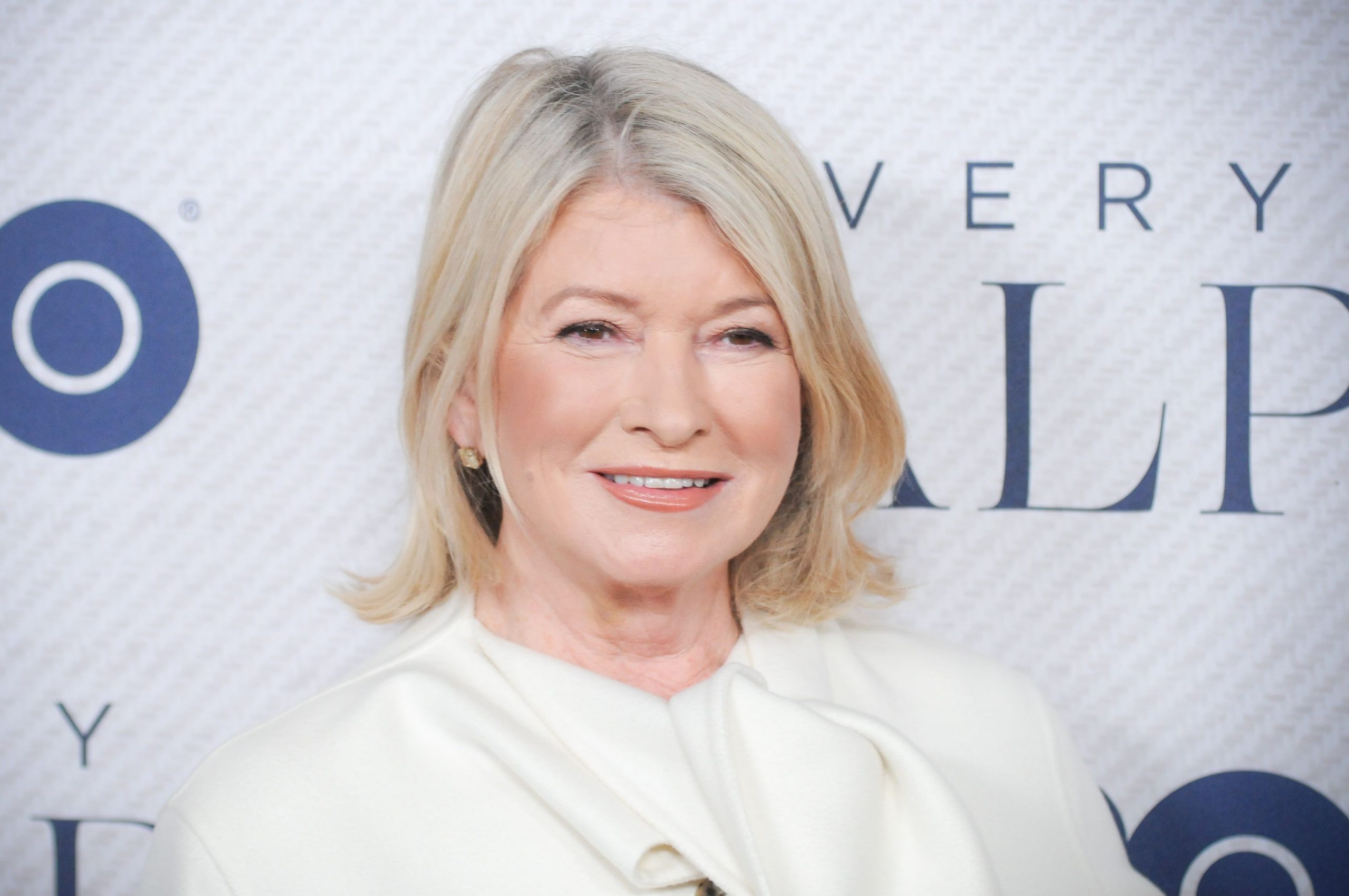 FOTO. Martha Stewart, cea mai în vârstă femeie din toate timpurile de pe coperta Sports Illustrated. Ce alte personalități mai apar în revistă?