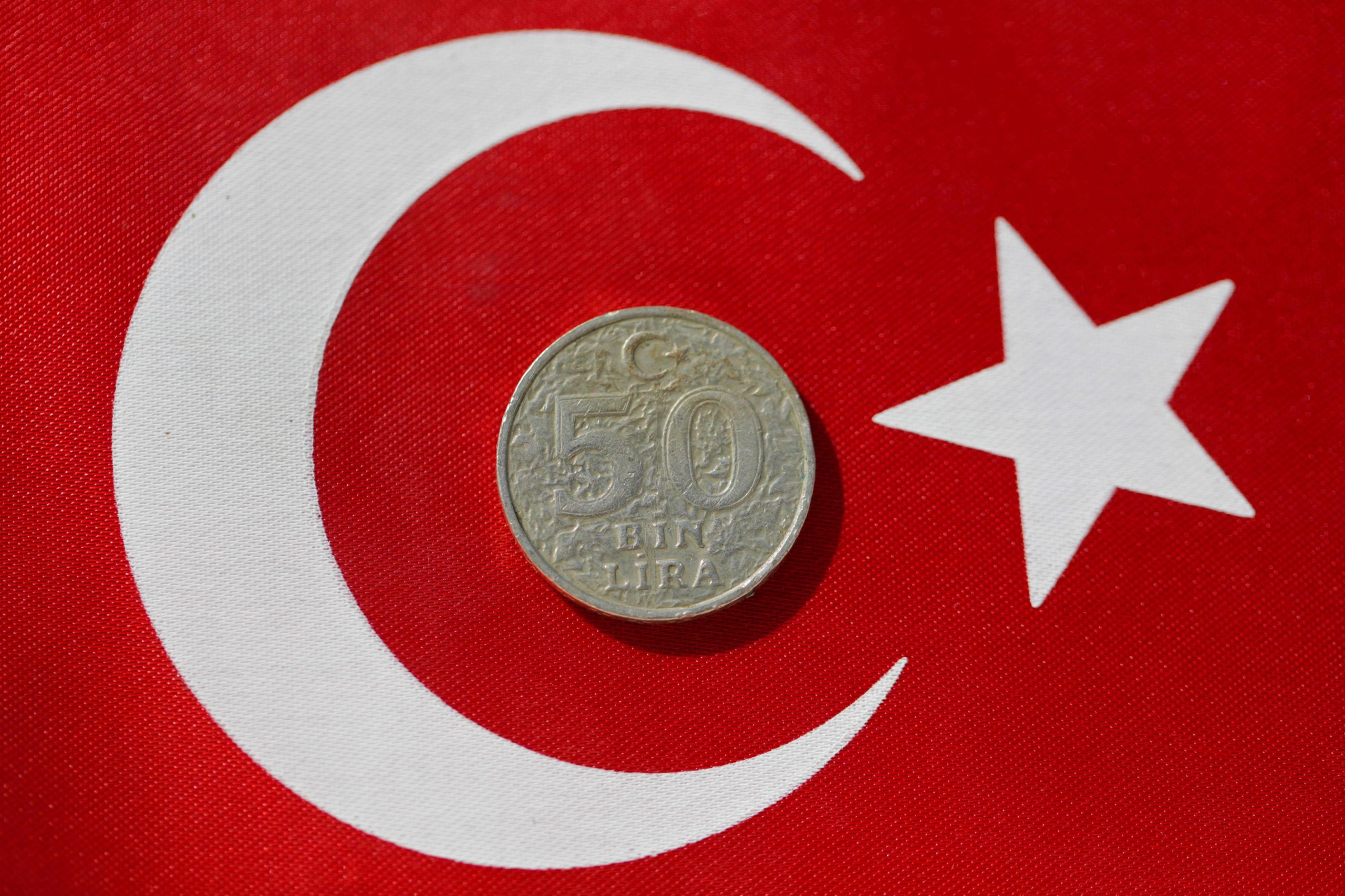 Lira turcească s-a prăbușit la un nou minim istoric după realegerea lui Erdoğan