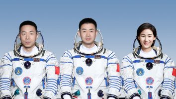 China intenționează să trimită astronauți pe Lună înainte de 2030. Echipajul include pentru prima dată un civil