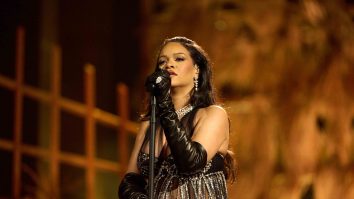 FOTO. Rihanna a participat la o ședință foto neobișnuită. Vezi în ce ipostaze s-a fotografiat artista