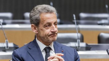 Nicolas Sarkozy, condamnat la trei ani de închisoare. Fostul președinte al Franței își va ispăși pedeapsa la domiciliu și va purta o brățară electronică