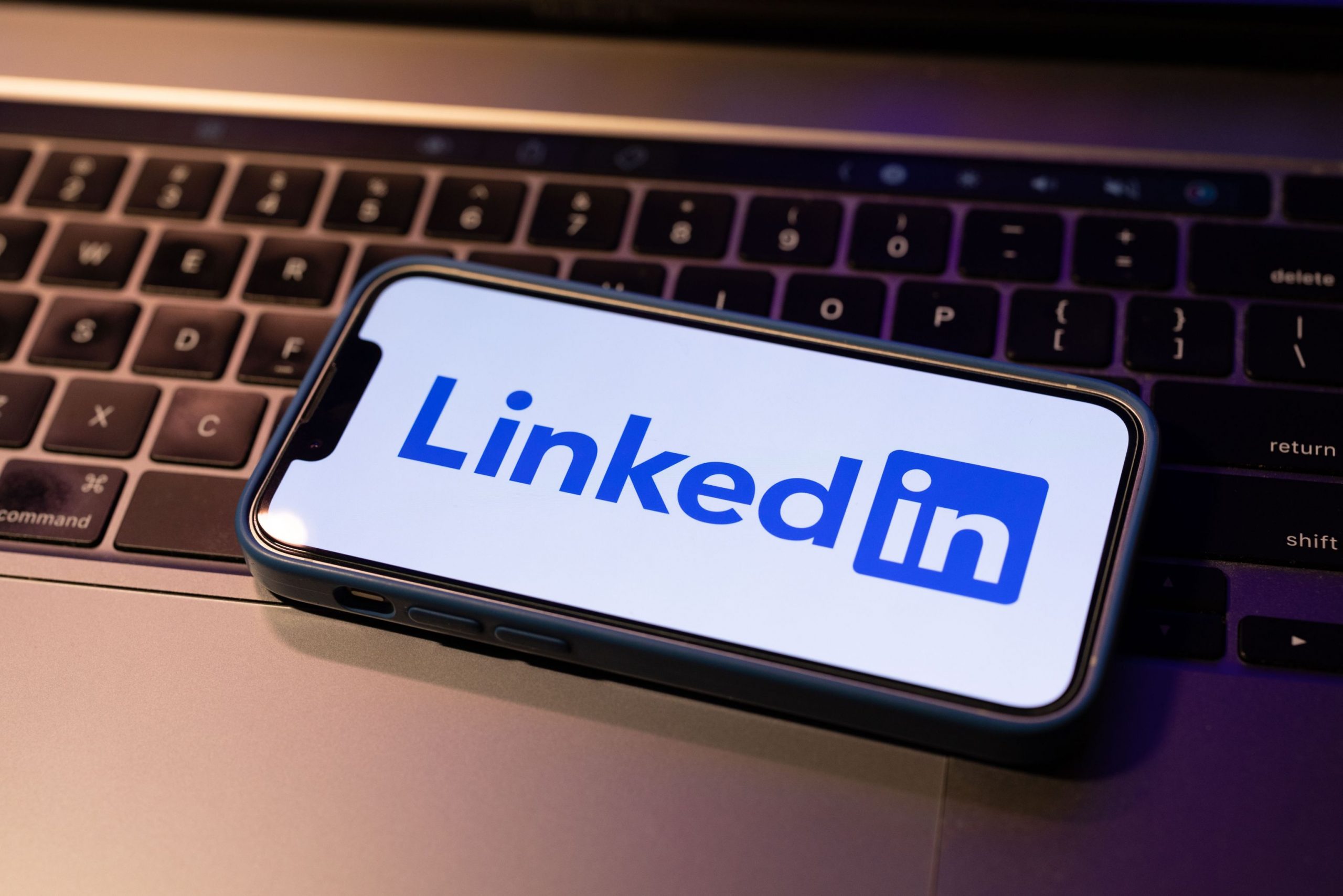 Concedieri în domeniul tehnologiei. LinkedIn elimină peste 700 de locuri de muncă și își închide activitatea în China