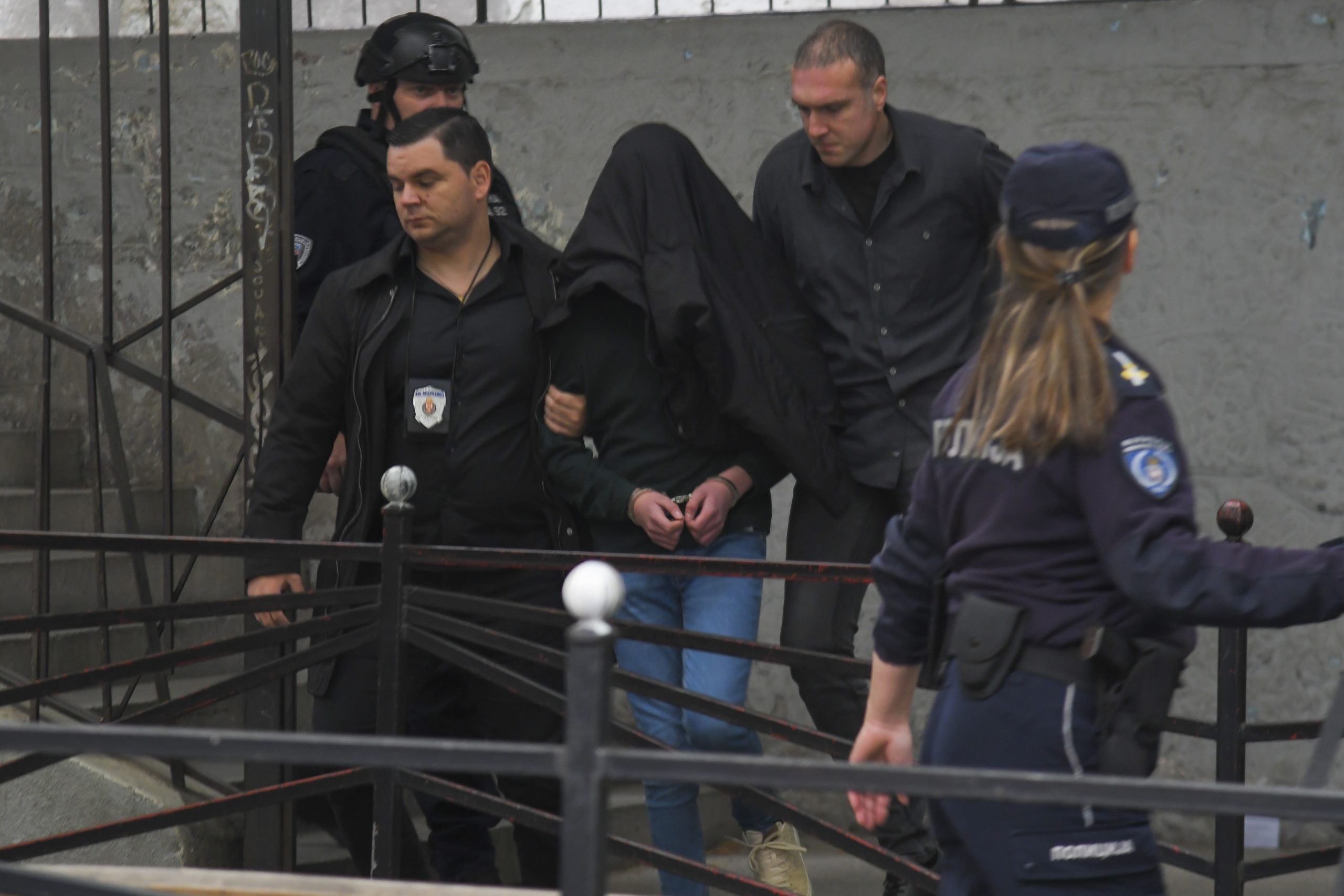 Cine e autorul noului atac armat din Serbia. Tânărul de 21 de ani a fost prins de polițiștii sârbi