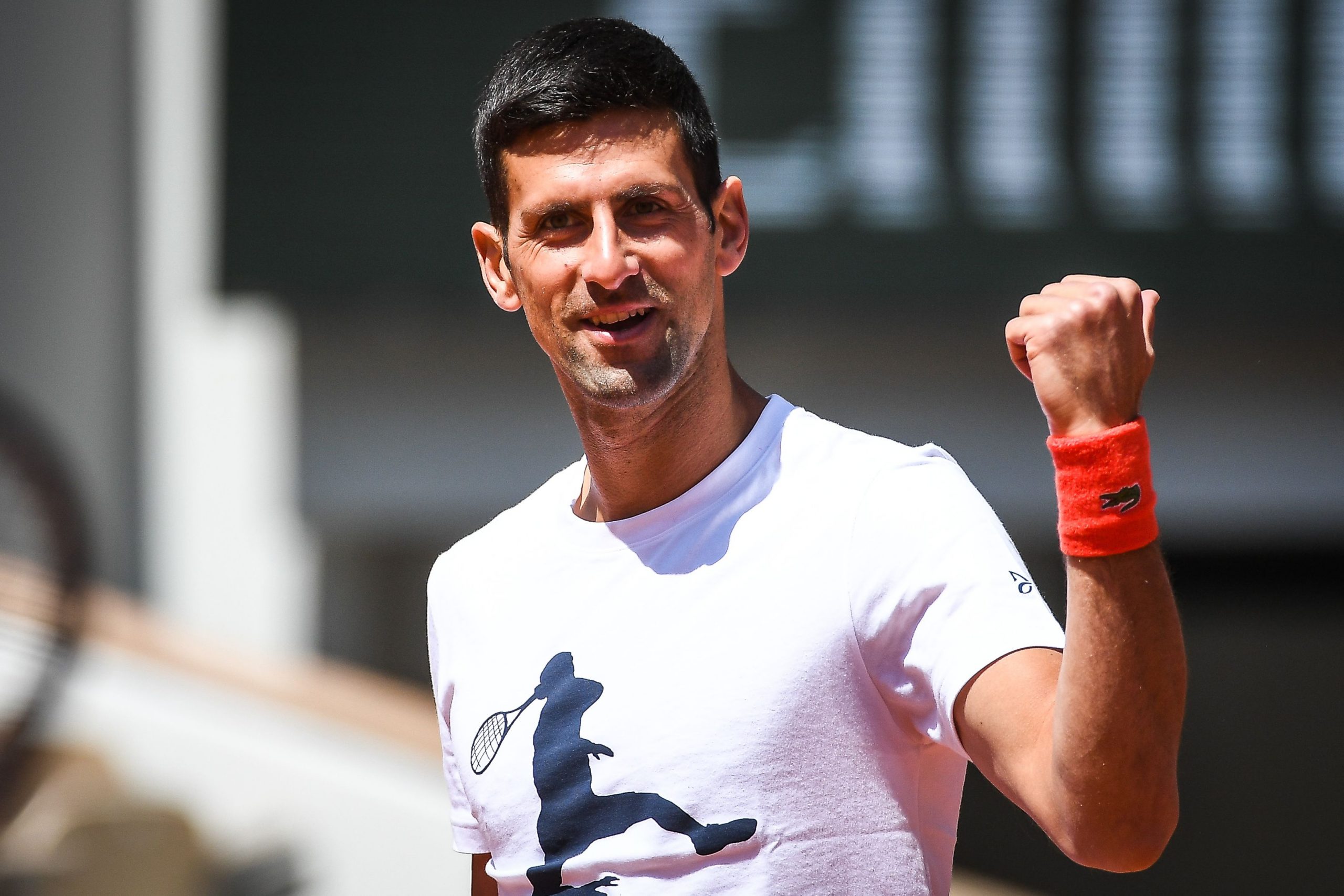 FOTO. Novak Djokovic a debutat cu dreptul la Roland Garros. Mesajul jucătorului sârb