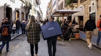 UE revizuiește perspectivele pentru economie, pe măsură ce prețurile energiei se diminuează