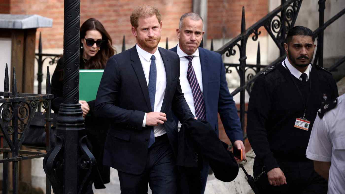 Prințul Harry este implicat într-o nouă serie de procese cu presa tabloidă. Ducele de Sussex acuză un ziar de piraterie telefonică