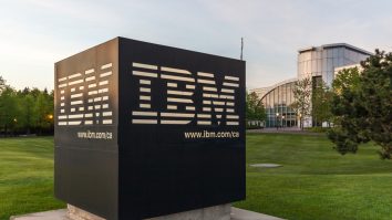 IBM va încetini sau va suspenda angajările. 7.800 de locuri de muncă ar putea fi înlocuite de inteligența artificială