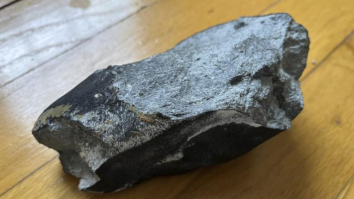 Incident straniu în SUA: un obiect fierbinte şi metalic a spart acoperişul unei case