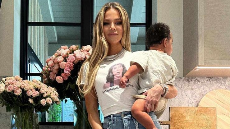A dezvăluit Khloé Kardashian numele băiatului ei în serial? Luna trecută ea a confirmat că începe cu litera T