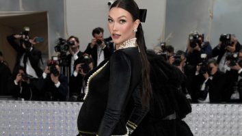 FOTO. Karlie Kloss a făcut anunțul la Met Gala. Ea și Joshua Kushner așteaptă cel de-al doilea copil
