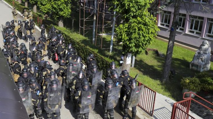 25 de membri ai forțelor de menținere a păcii conduse de NATO au fost răniți în Kosovo în confruntări cu sârbii