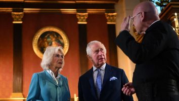 FOTO. Regele Charles al III-lea și Regina Camilla au avut prima ieșire comună de la încoronare și au vizitat Covent Garden