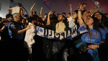 Napoli a cucerit primul titlu din Serie A după 33 de ani. Petrecerea fanilor, pătată cu sânge: un mort şi trei răniţi