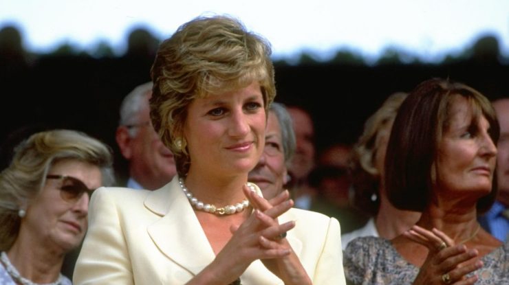 FOTO. Trei dintre rochiile prințesei Diana vor fi scoase la licitație în Los Angeles vara aceasta. Ce sume s-ar putea plăti