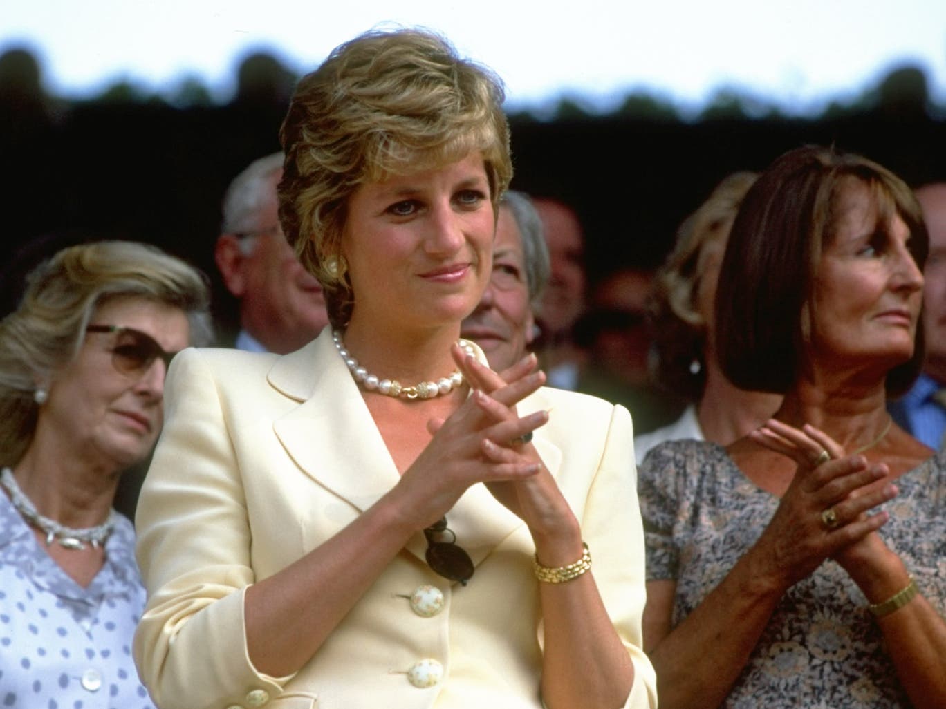 FOTO. Trei dintre rochiile prințesei Diana vor fi scoase la licitație în Los Angeles vara aceasta. Ce sume s-ar putea plăti