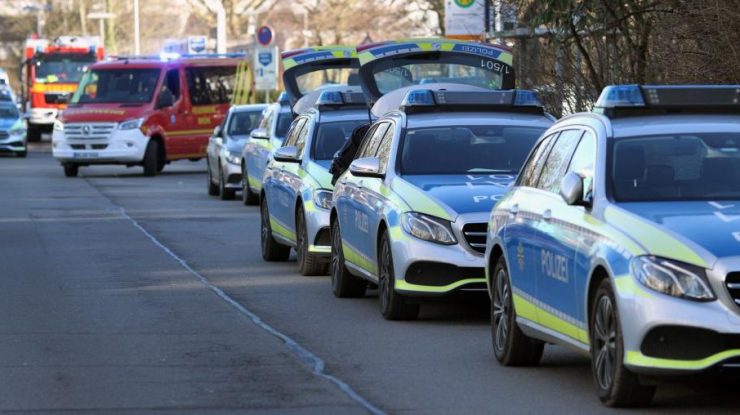 Două persoane au murit în urma atacului armat la o uzină Mercedes din Germania. Un suspect a fost reținut