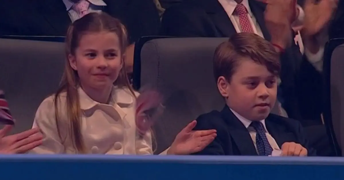 Ce reacție au avut Prințesa Charlotte și Prințul George când tatăl lor, Prințul William, a urcat pe scenă la concertul de încoronare