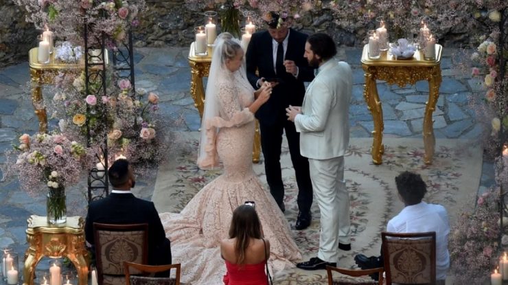 FOTO. Sia s-a căsătorit. Misterioasa cântăreață a spus „DA” în același loc în care a avut loc și ceremonia lui Kourtney Kardashian