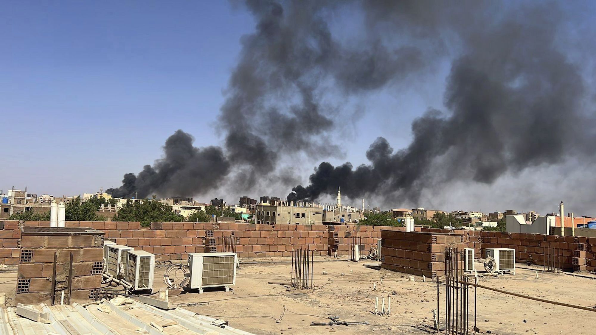 În Sudan a fost convenită o încetare temporară a focului de șapte zile. Luptele dintre două facțiuni au ajuns la a șasea săptămână