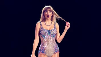 FOTO. Taylor Swift a fost nevoită să plece de pe scenă în timpul unui concert. Care a fost motivul