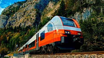 Călătorii dintr-un tren din Austria, speriați din cauză că în difuzoare a fost redat un discurs al lui Adolf Hitler. Ce spune administrația Căilor Ferate