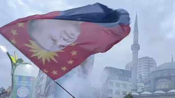 VIDEO. Susținătorii președintelui Erdogan sărbătoresc deja în stradă