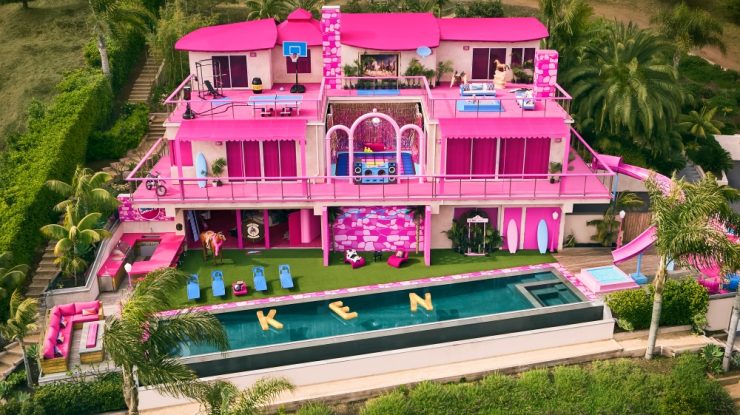 Casa de vis a lui Barbie poate fi închiriată pe Airbnb. Vei fi întâmpinat de Ken, personaj jucat de Ryan Gosling