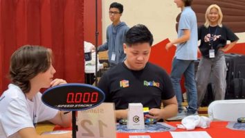 VIDEO. Recordul mondial de speed-cubing doborât: Max Park a avut nevoie de 3,13 secunde pentru a rezolva cubul 3x3x3