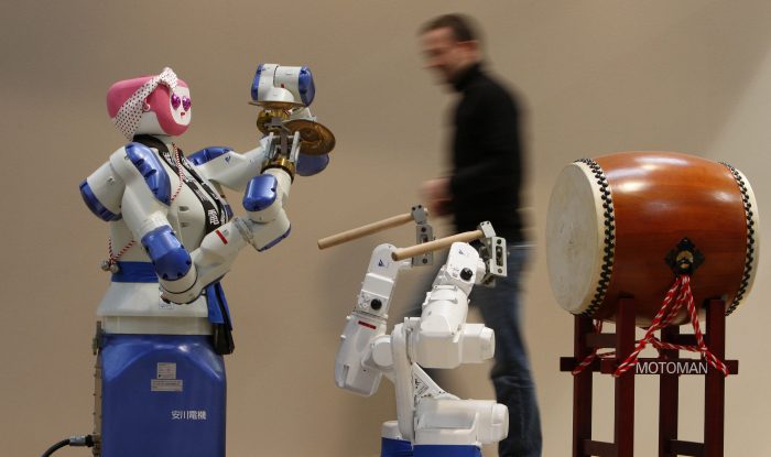 Anxietatea AI: Oamenii se tem că își vor pierde job-ul din cauza inteligenței artificiale. Ce spun experții
