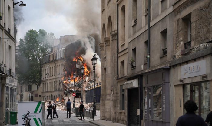 VIDEO. Bilanţul victimelor exploziei de la Paris creşte la 29 de răniţi, 4 grav. Două persoane date dispărute, căutate între dărâmături