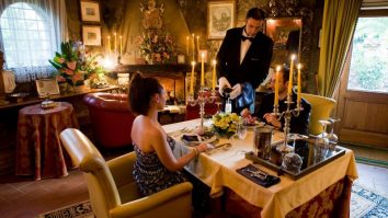 FOTO. Cum arată „cel mai mic restaurant din lume”? Oferă o experiență de lux, în doi