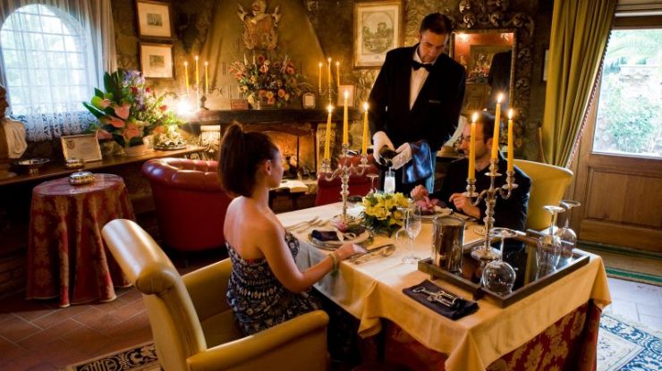FOTO. Cum arată „cel mai mic restaurant din lume”? Oferă o experiență de lux, în doi