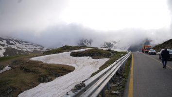 Transalpina va fi deschisă circulației la sfârșitul săptămânii viitoare. Zăpada a avut o înălțime de până la 5 metri