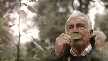 STUDIU. Persoanele în vârstă cu un miros slab ar putea suferi de depresie. Ce spun cercetătorii