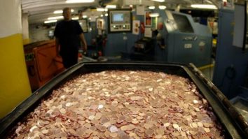 O familie a găsit 800.000 de monede în subsolul casei. Cuplul spera să descopere o monedă care valorează un milion de dolari