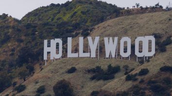 Cineaștii de la Hollywood ajung la un acord de muncă. Scenariștii rămân în grevă. Ce creșteri au obținut regizorii