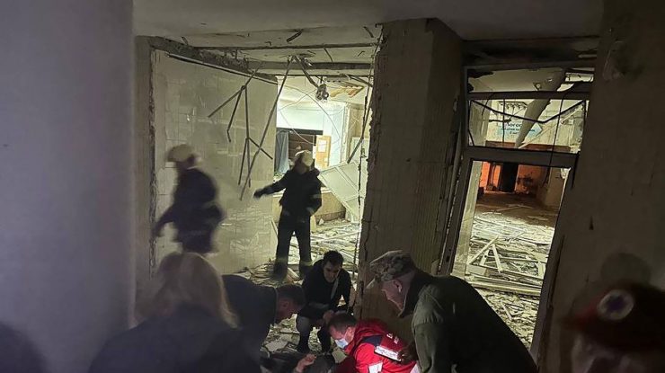 Noi atacuri aeriene la Kiev: 3 morți, dintre care 2 copii, și 14 răniți