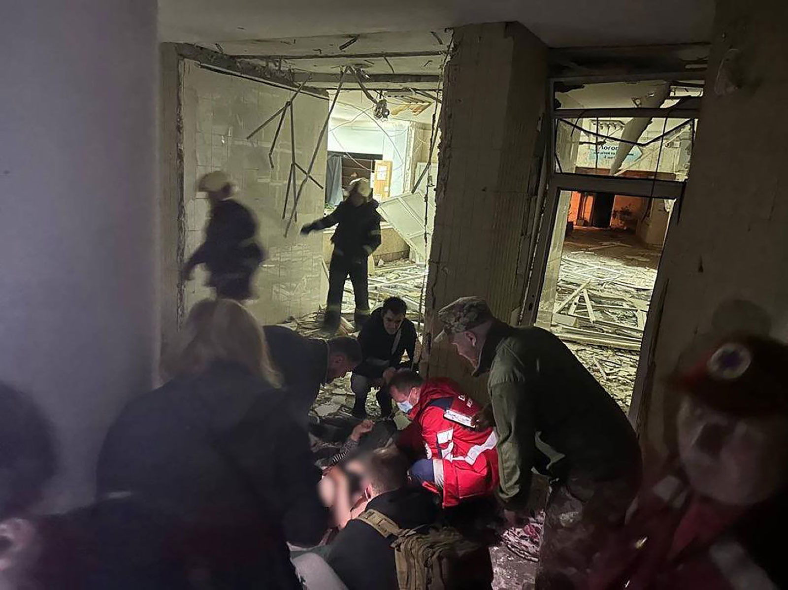 Noi atacuri aeriene la Kiev: 3 morți, dintre care 2 copii, și 14 răniți