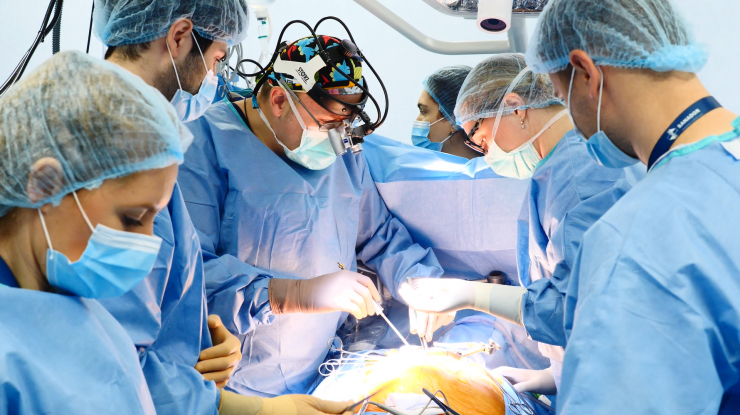 (P) Acreditare internaţională pentru chirurgia cardiovasculară de la SANADOR