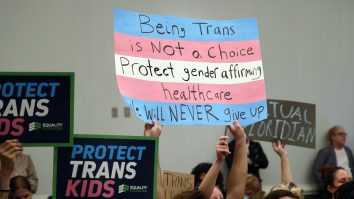 Statul care limitează drepturile transsexualilor. O nouă lege restricționează accesul lor la asistență medicală