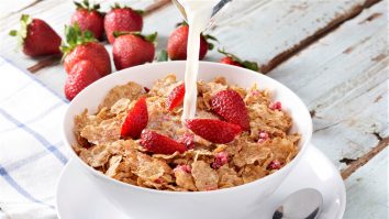 Un bol de cereale cu lapte la micul dejun te ajută să slăbești. Explicațiile unui specialist în nutriție
