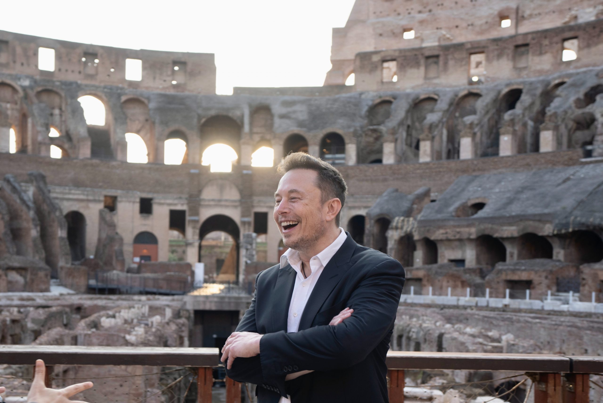 TMZ: Un oficial italian le-a propus lui Elon Musk și Mark Zuckerberg să lupte în Colosseum