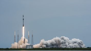 SpaceX lansează 56 de sateliți