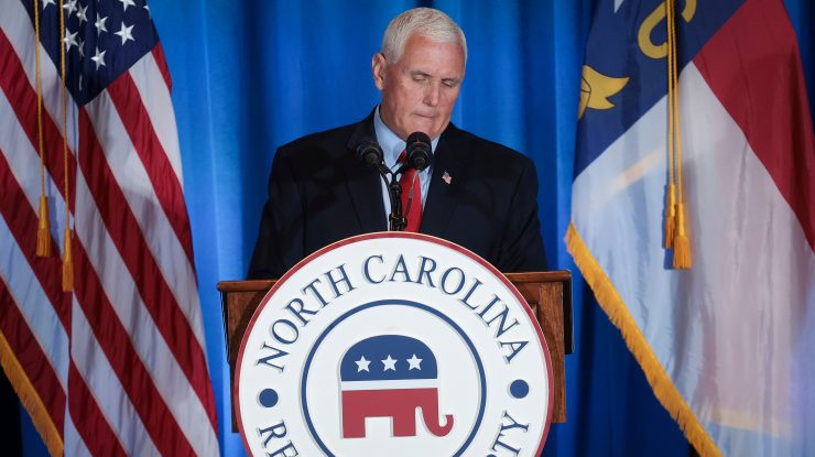 Mike Pence și-a schimbat brusc părerea în legătură cu documentele clasificate ale lui Donald Trump: „Sunt acuzații foarte grave”